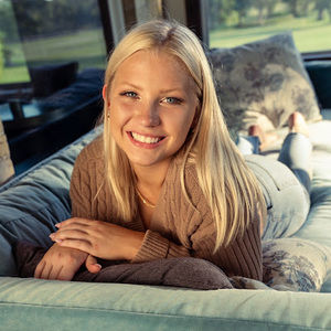 Meet your Posher, Daniella